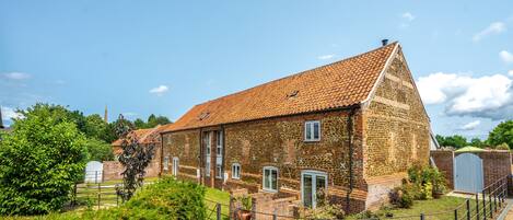 Christmas Barn:Attractive carrstone property, traditional for this part of the coast