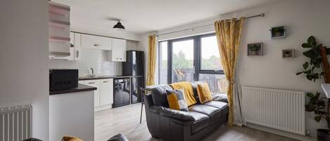 London Avenue, Glasgow - Host & Stay