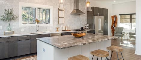 A perfect kitchen to prepare a meal. Pan, pots, and dishes provided