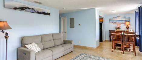 St. Petersburg Vacation Rental | 2BR | 1BA | 850 Sq Ft | Stairs to Access