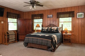 Queen bed with beautiful cabin quilt