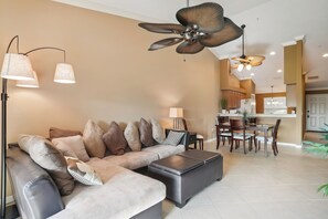 Living Room | Queen Sleeper Sofa | Free WiFi | Central A/C | Smart TV