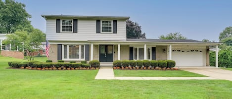 Bloomfield Hills Vacation Rental | 3BR | 2.5BA | 1,800 Sq Ft | Stairs Required