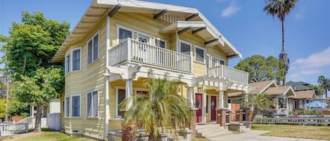 Long Beach Vacation Rental | 2BR | 2BA | 1,300 Sq Ft | Stairs Required to Enter