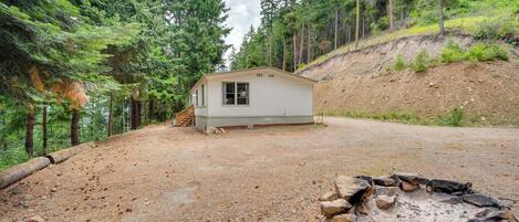 Cle Elum Vacation Rental | 3BR | 2BA | 1,344 Sq Ft | Steps Required