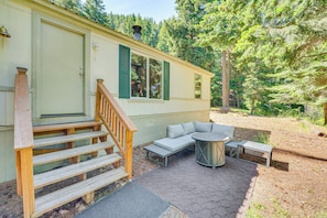 Outdoor Seating | Fire Pit