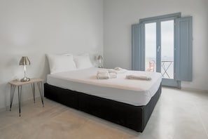 Charming Santorini Villa | 1 Bedroom | Deluxe Room | Wonderful Caldera Sea Views & Close to City Centre | Fira
