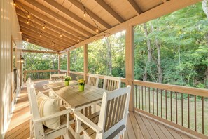 Covered Deck | Dining Area