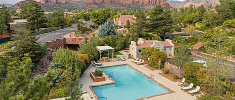 Enjoy the Community Pool and Hot Tub!