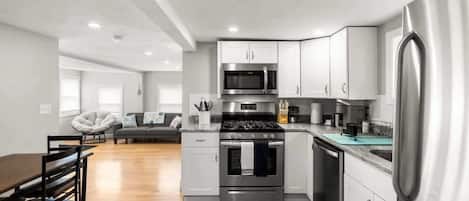 Fully equipped, newly renovated, kitchen