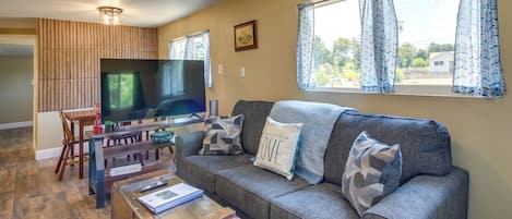 Coos Bay Vacation Rental | 2BR | 1BA | 600 Sq Ft | Half Step to Enter