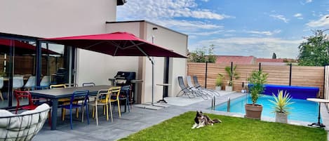 Maison de 5 chambres au calme, entièrement clôturées, avec piscine chauffé