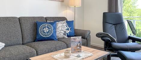 Wohnzimmer mit 3-er Sofa