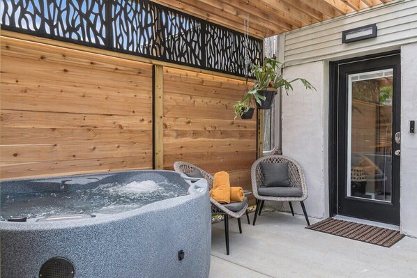 Weekend goals: hot tub edition! 🥳