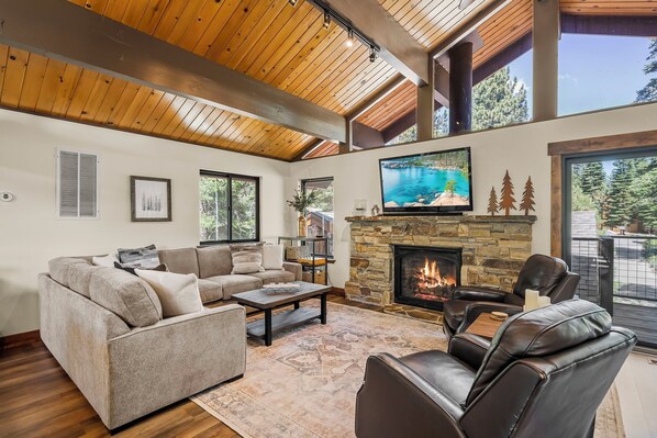 Main Floor : Living Room: Mountainscape Oasis