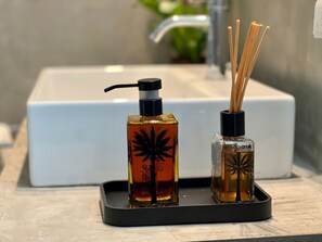 Bathroom amenities