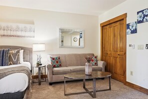 Living Area - Mountain Thunder Lodge 5104 - Breckenridge Vacation Rental