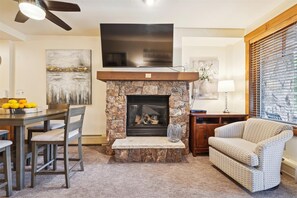 Living Area - Mountain Thunder Lodge 5104 - Breckenridge Vacation Rental
