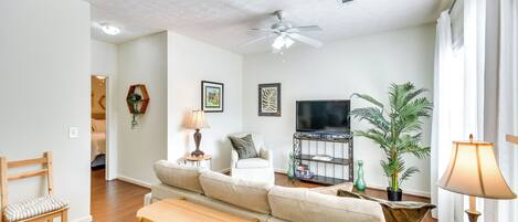 Auburn Vacation Rental | 2BR | 2BA | 2 Entry Steps | 850 Sq Ft