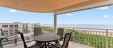 Corner Direct Ocean View Balcony!