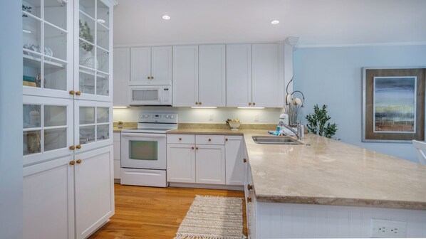 Expansive counter tops