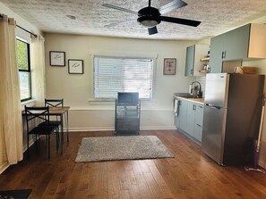 Kitchen I Microwave/air fryer/oven combo I Dining Table 