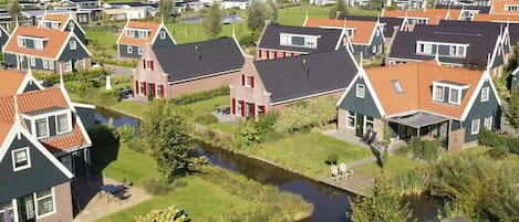 Bygning, Ejendom, Himmel, Plante, Vindue, Hus, Træ, Land Lot, Urban Design, Græs