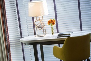 Ii-room working desk