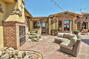 Outdoor Fireplace & Seating Area located at the Casita @ Bella Casa Di Vino