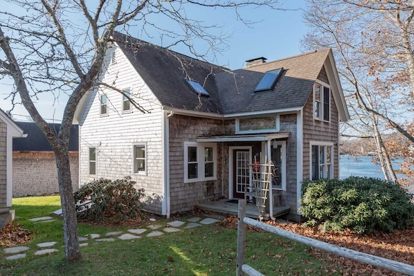 Front of the cottage and the main entrance