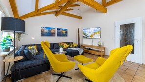 Wohnzimmer mit 2 Relax Sessel