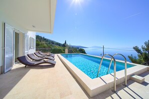Schwimmbad des Ferienhauses