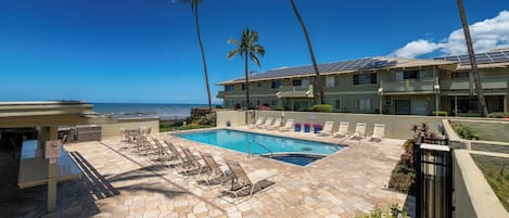 Beautiful common area with ocean views