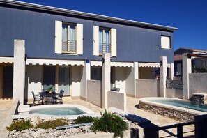 Außenseite Ferienhaus [Sommer]