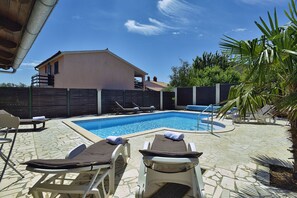 Schwimmbad des Ferienhauses