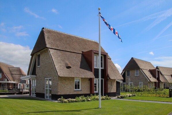Stugans exteriör [sommar]