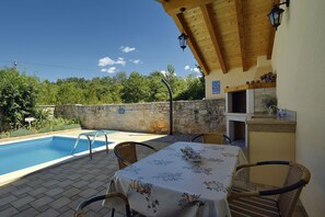 Außenseite Ferienhaus [Sommer]