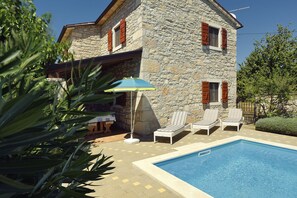 Schwimmbad des Ferienhauses