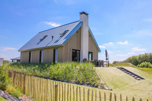 Außenseite Ferienhaus [Sommer]