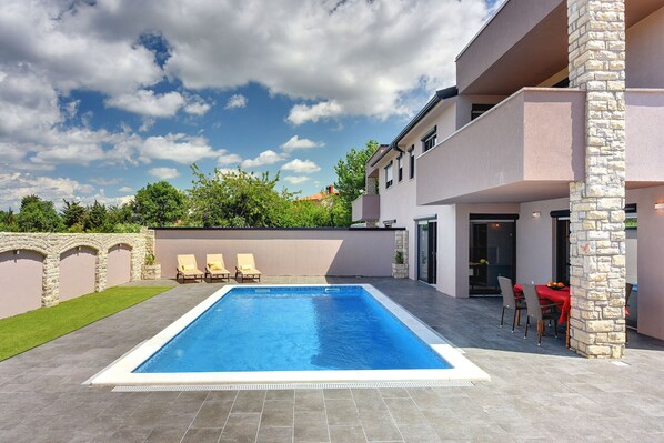 Piscine maison de vacances