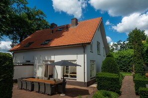 Außenseite Ferienhaus [Sommer]