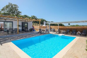 Schwimmbad des Ferienhauses