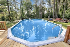 Above ground pool