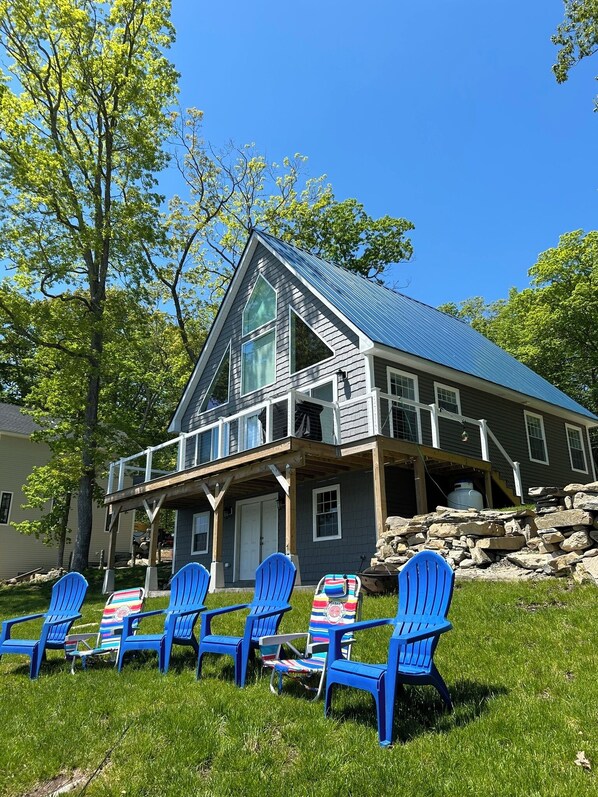 Welcome to your Lake Oasis! 