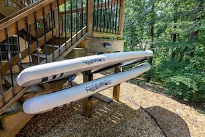 Guests have access to owner's 2 paddle boards. Must be re-racked after each day to prevent them from floating/blowing away.