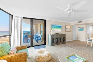 Mainsail 247 Living Room Alt 2