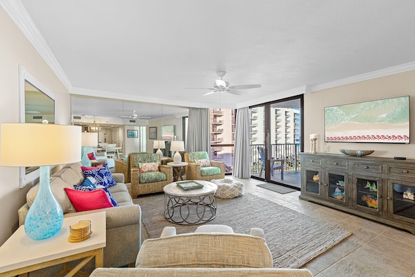 Mainsail 247 Living Room