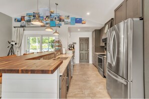 Large bar area for entertaining/eating.