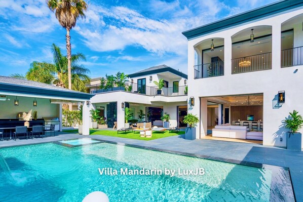Villa Mandarin by LuxJB: LA's finest vacation villas & mansion rentals by owners