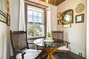 Dining Area | Dishware & Flatware Provided